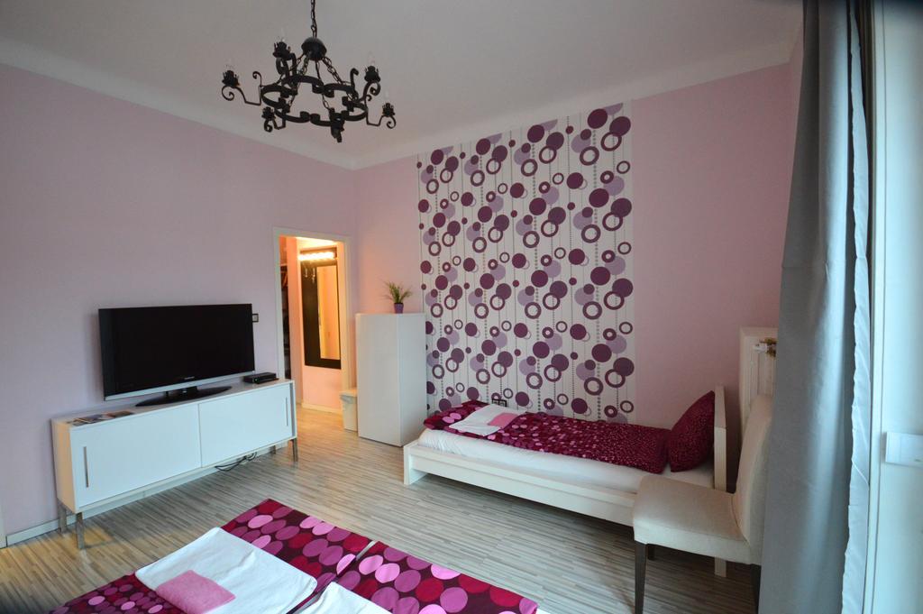 Pulse Jackquaters Apartment Budapest Room photo